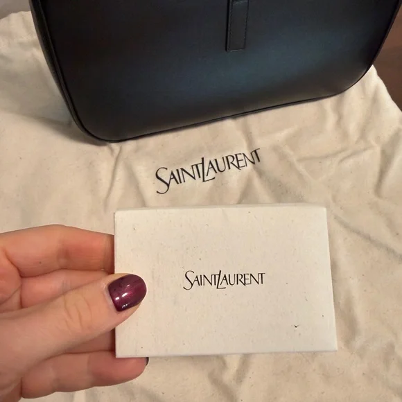 Yves Saint Laurent Le 5 à 7 bag in smooth leather - Picture 12 of 13